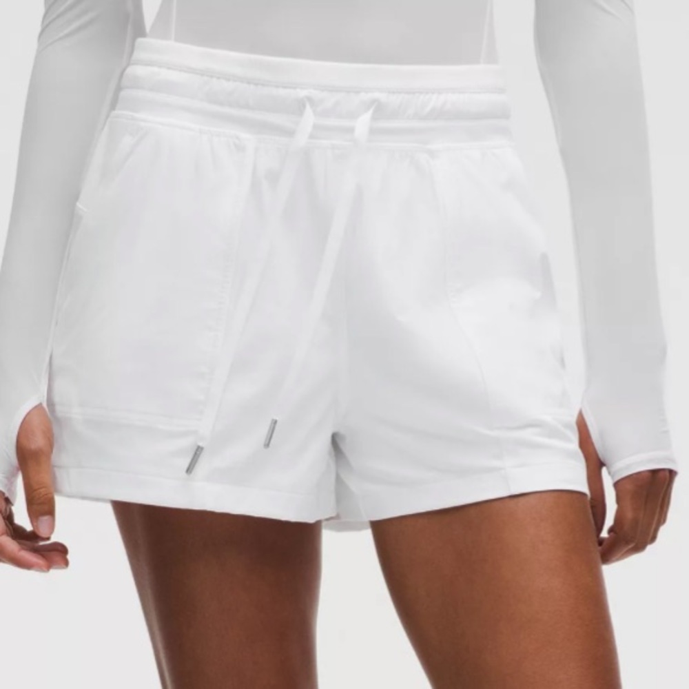 Lululemon Dance Studio High-Rise Short 3.5" White Size 6 Fully Lined